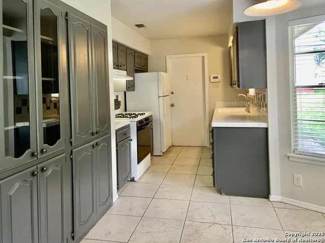 5711 Gillis San Antonio, TX 78240