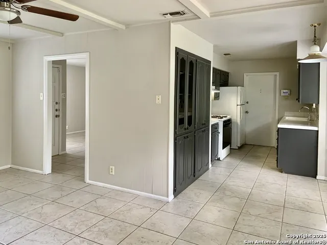 5711 Gillis San Antonio, TX 78240