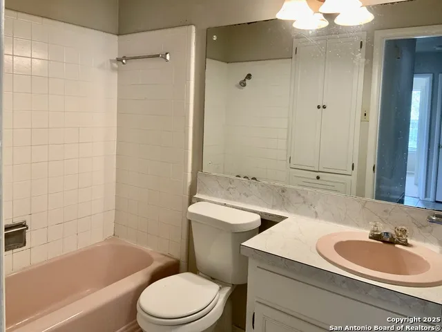 5711 Gillis San Antonio, TX 78240
