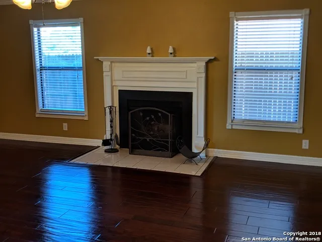 8007 SUNSHINE TRAIL DR San Antonio, TX 78244