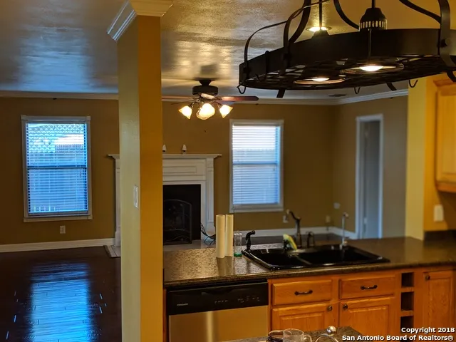 8007 SUNSHINE TRAIL DR San Antonio, TX 78244