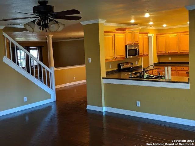 8007 SUNSHINE TRAIL DR San Antonio, TX 78244