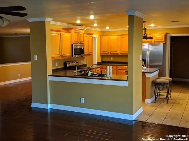 8007 SUNSHINE TRAIL DR San Antonio, TX 78244