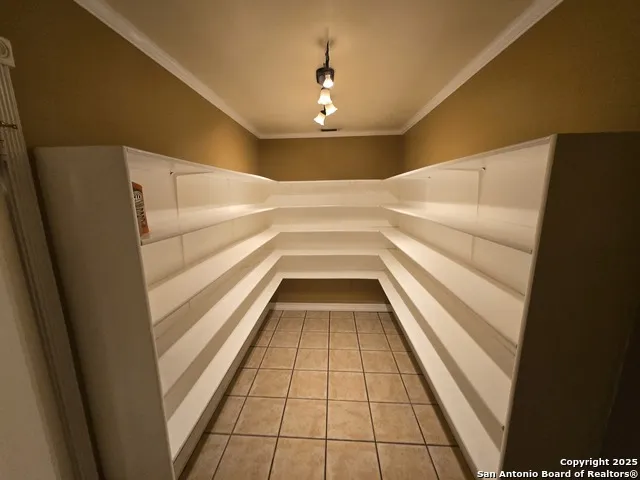 8007 SUNSHINE TRAIL DR San Antonio, TX 78244