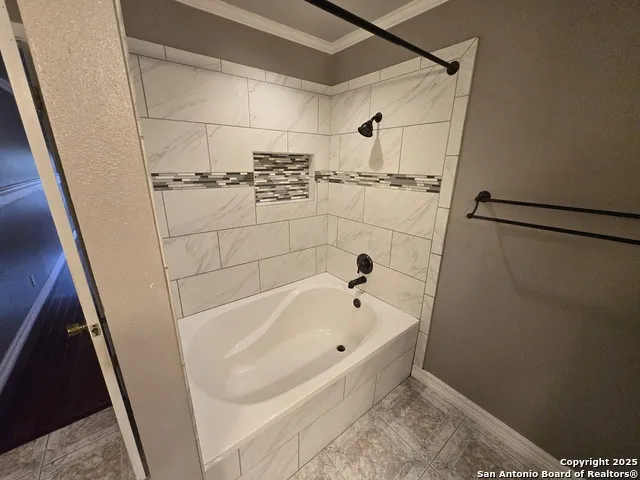 8007 SUNSHINE TRAIL DR San Antonio, TX 78244