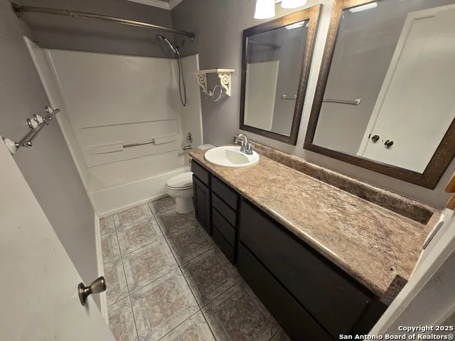 8007 SUNSHINE TRAIL DR San Antonio, TX 78244