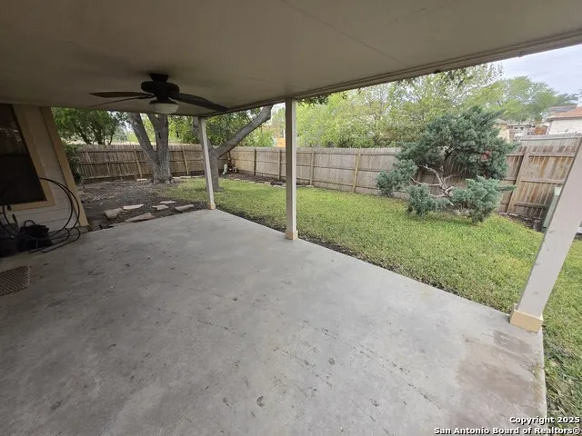 8007 SUNSHINE TRAIL DR San Antonio, TX 78244