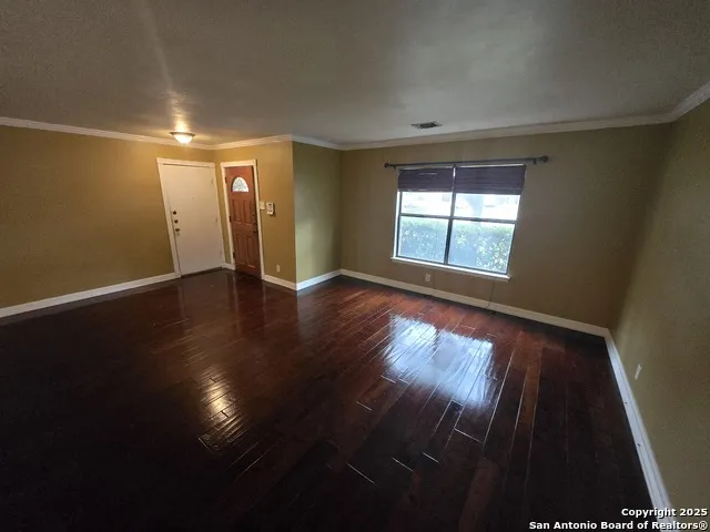 8007 SUNSHINE TRAIL DR San Antonio, TX 78244