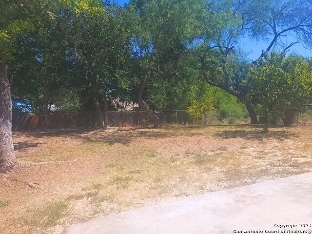 8842 THATCH DR San Antonio, TX 78240