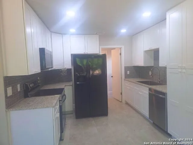 8842 THATCH DR San Antonio, TX 78240