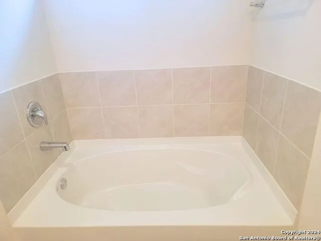1524 MOSSY JASPER San Antonio, TX 78245