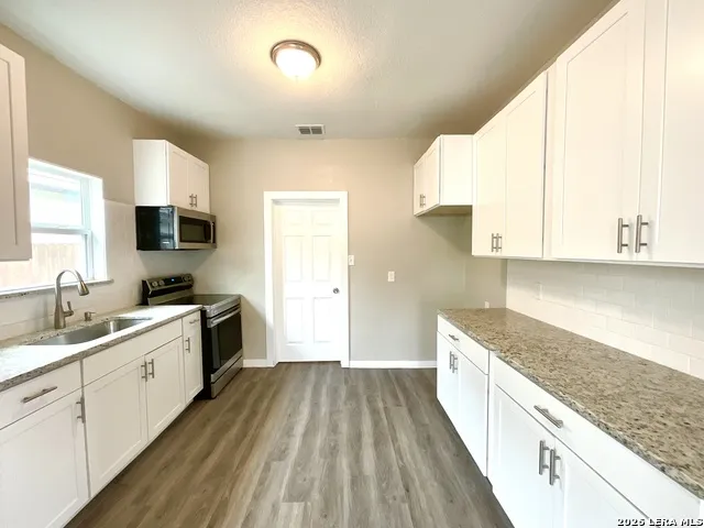 230 Micklejohn San Antonio, TX 78207