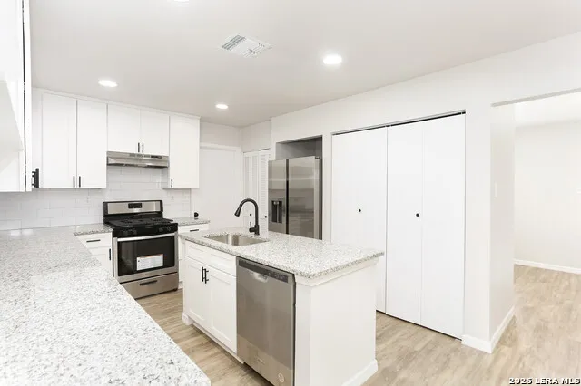 7118 Castleridge San Antonio, TX 78227
