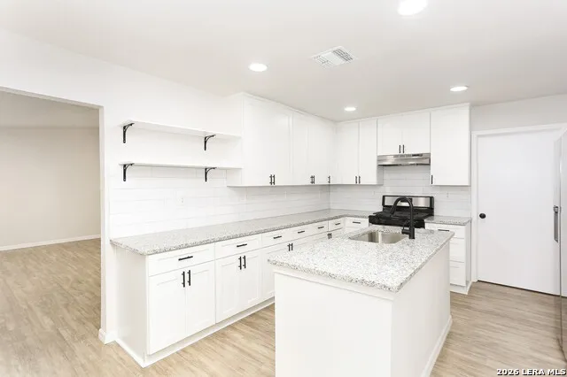 7118 Castleridge San Antonio, TX 78227