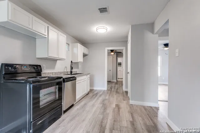 2017 LYONS ST San Antonio, TX 78207