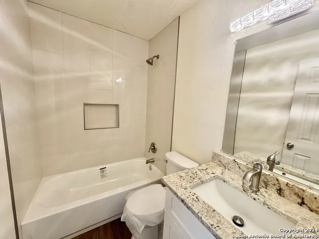 5806 Misty Gln San Antonio, TX 78247
