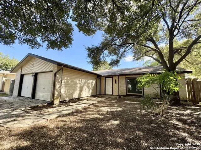 5806 Misty Gln San Antonio, TX 78247