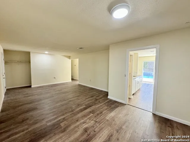 5806 Misty Gln San Antonio, TX 78247