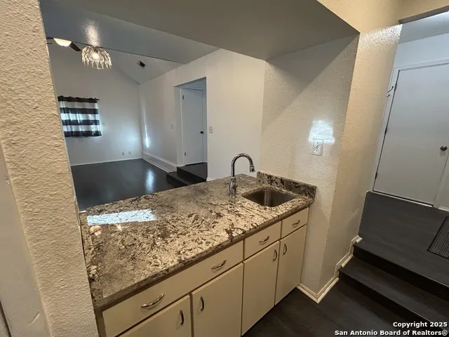 9215 POWHATAN DR San Antonio, TX 78230