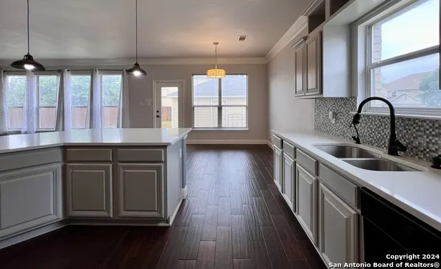 1042 MALTESE GDN San Antonio, TX 78260