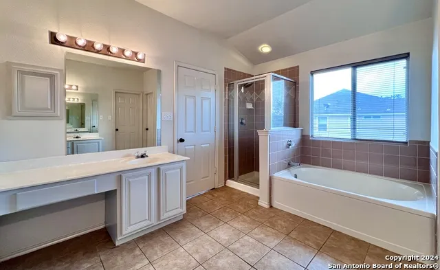 1042 MALTESE GDN San Antonio, TX 78260