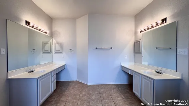 1042 MALTESE GDN San Antonio, TX 78260