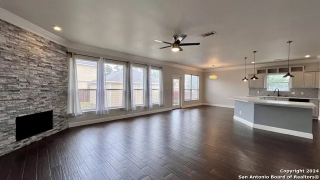 1042 MALTESE GDN San Antonio, TX 78260
