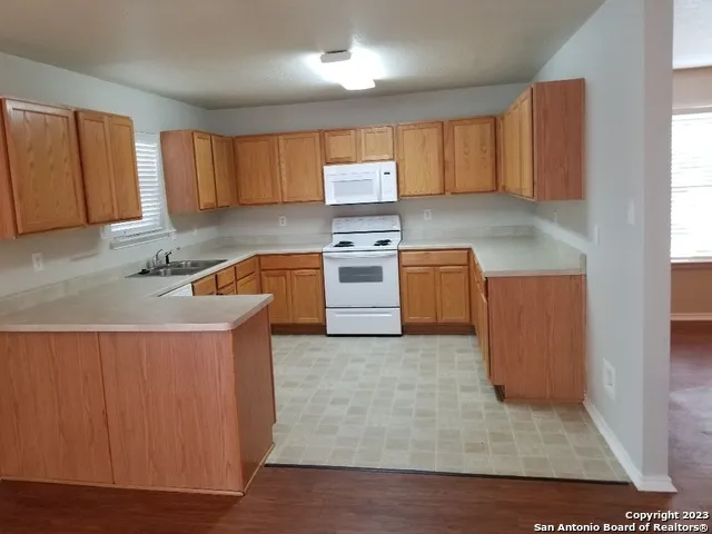 10627 SHAENPATH San Antonio, TX 78254