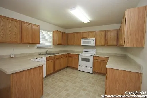 10627 SHAENPATH San Antonio, TX 78254