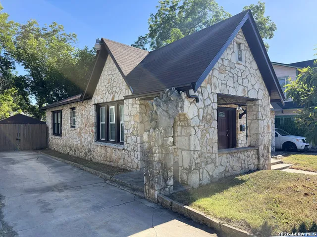 942 BAILEY AVE San Antonio, TX 78210