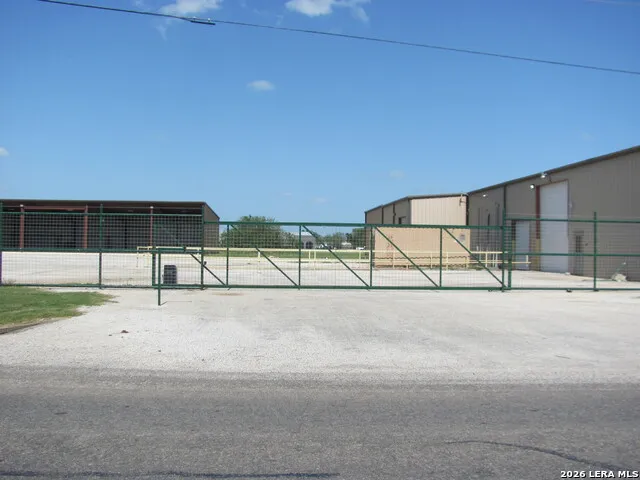 568 Carter Street Hondo, TX 78861