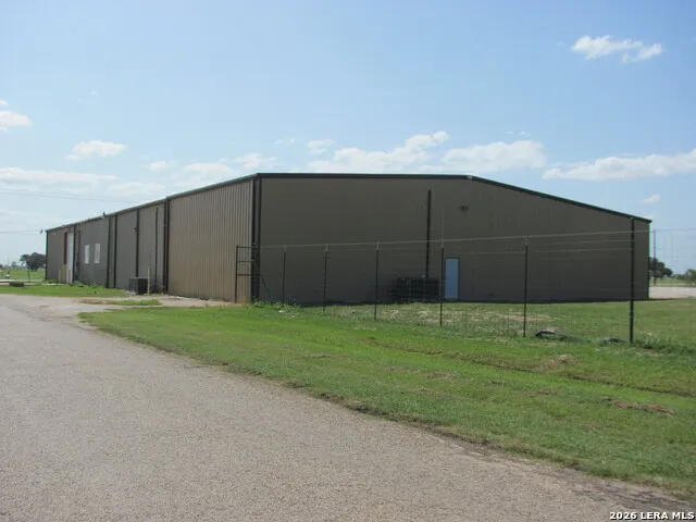 568 Carter Street Hondo, TX 78861