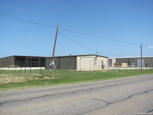 568 Carter Street Hondo, TX 78861