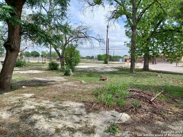 1225 S BRAZOS ST San Antonio, TX 78207