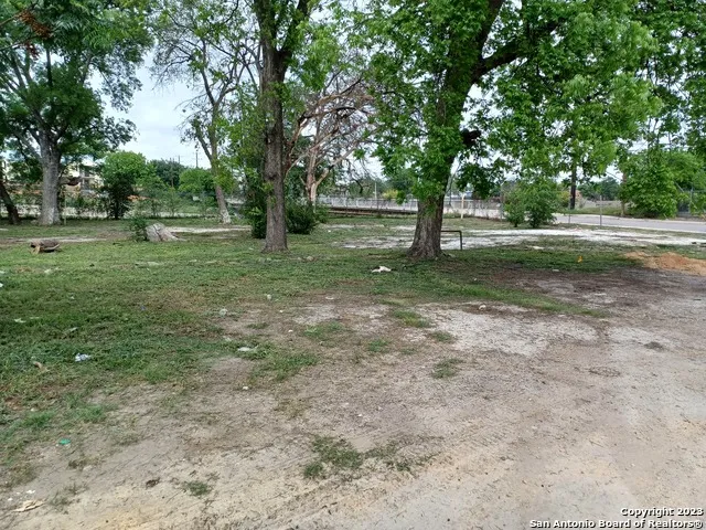 1225 S BRAZOS ST San Antonio, TX 78207