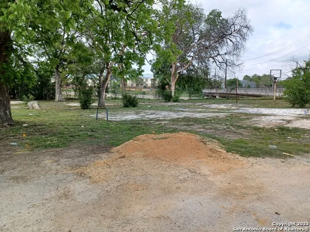 1225 S BRAZOS ST San Antonio, TX 78207