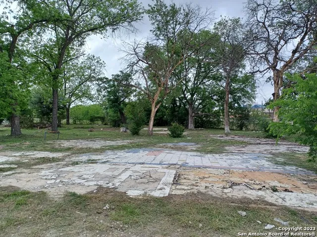 1225 S BRAZOS ST San Antonio, TX 78207