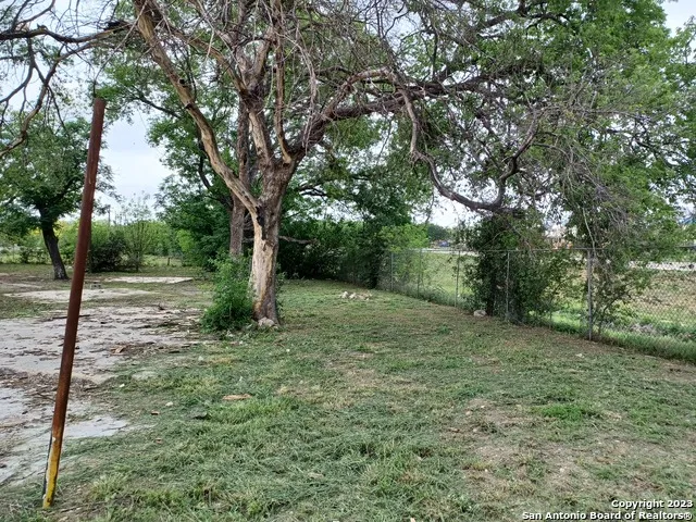 1225 S BRAZOS ST San Antonio, TX 78207
