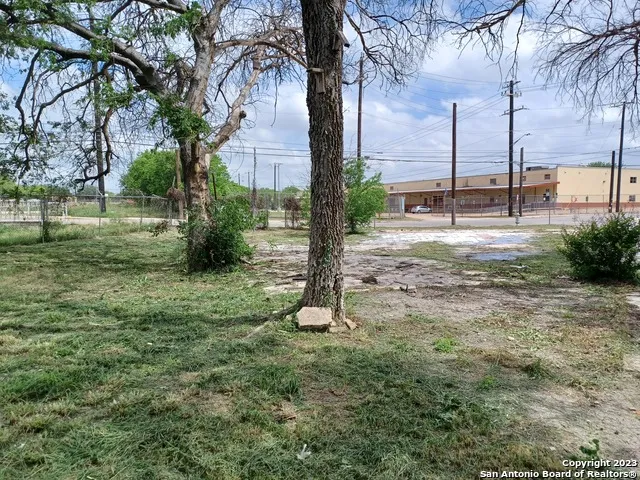 1225 S BRAZOS ST San Antonio, TX 78207