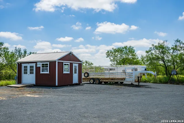 15599 E Highway 85 & Carnes Pearsall, TX 78061