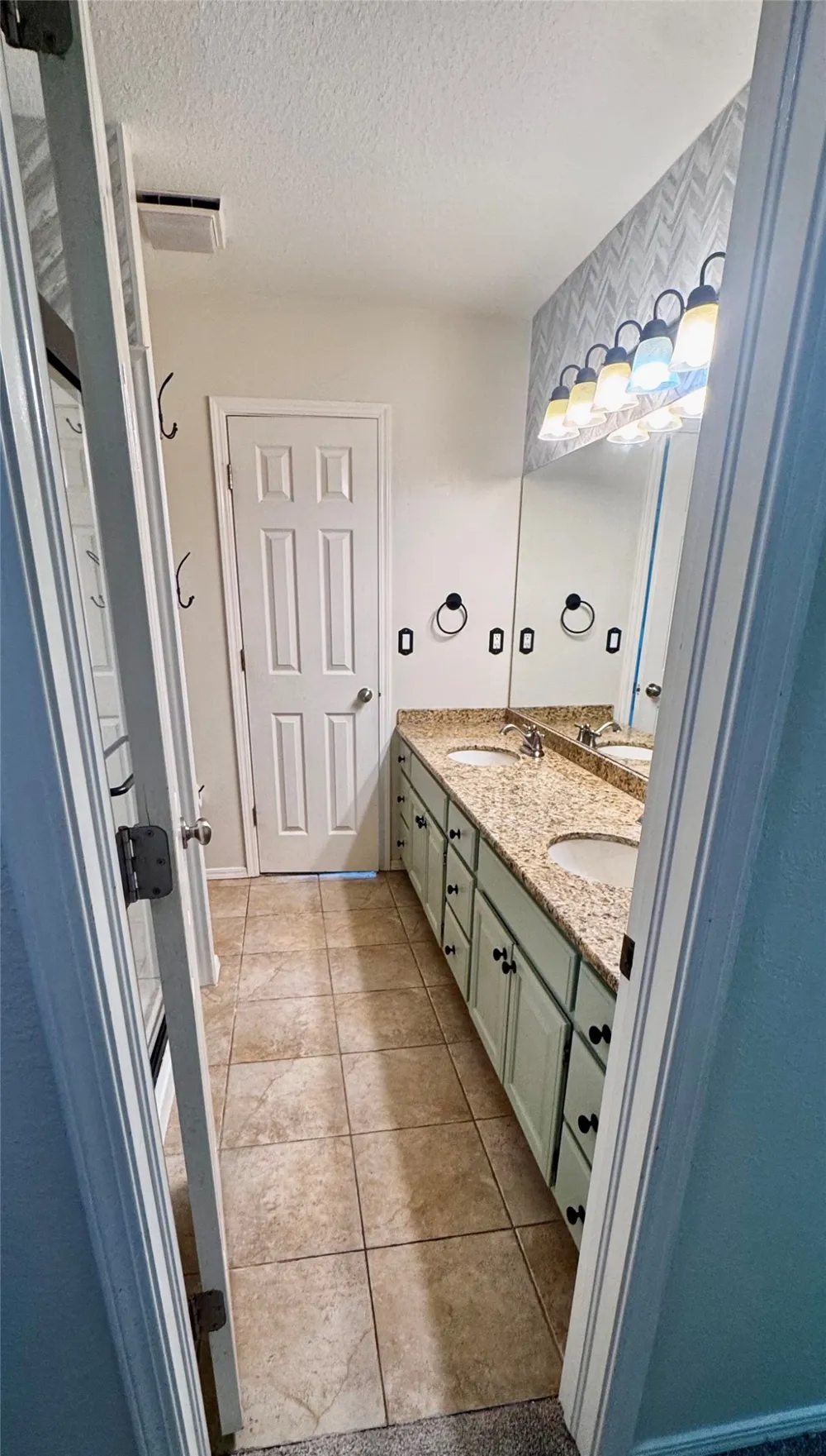 812 Butternut Avenue Broken Arrow, OK 74012