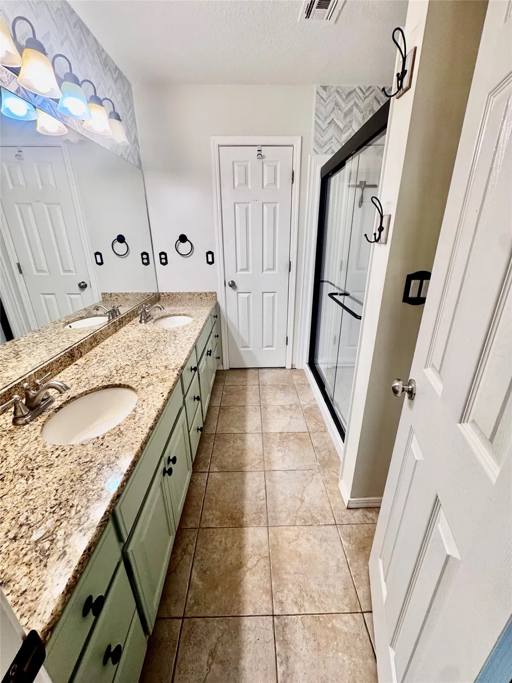 812 Butternut Avenue Broken Arrow, OK 74012