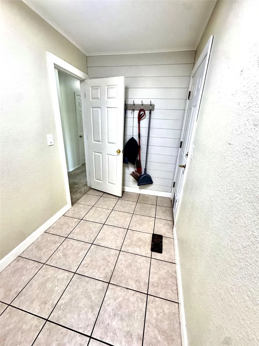812 Butternut Avenue Broken Arrow, OK 74012