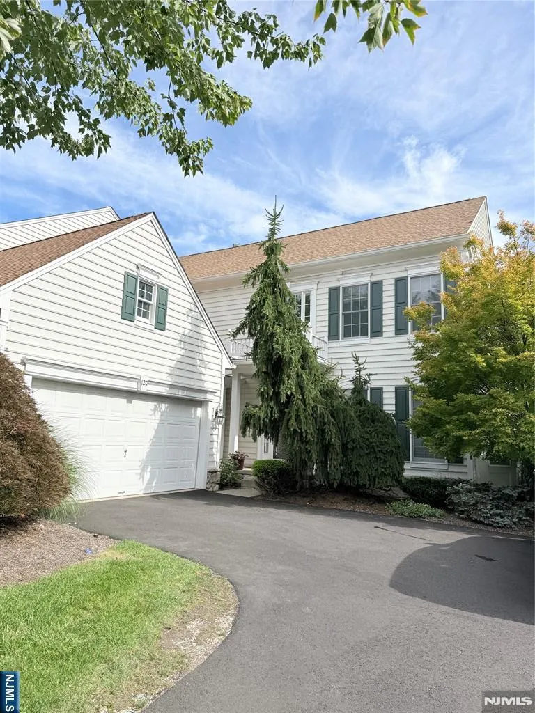 120 White Pine Court U114 Paramus, NJ 07652