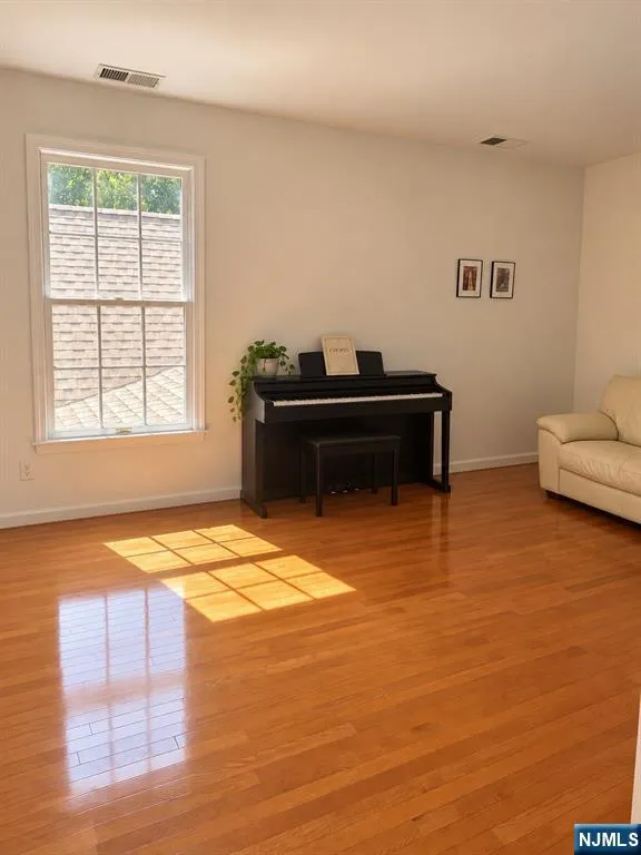 120 White Pine Court U114 Paramus, NJ 07652