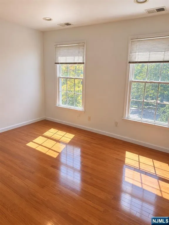120 White Pine Court U114 Paramus, NJ 07652