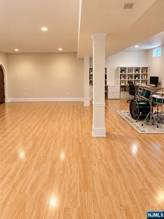 120 White Pine Court U114 Paramus, NJ 07652