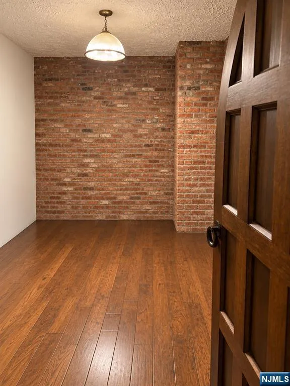 120 White Pine Court U114 Paramus, NJ 07652