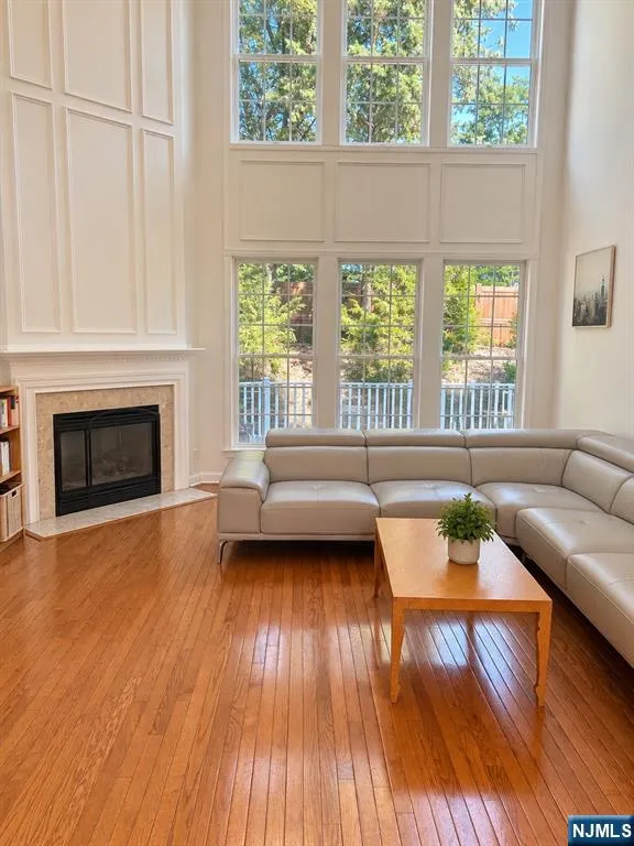 120 White Pine Court U114 Paramus, NJ 07652
