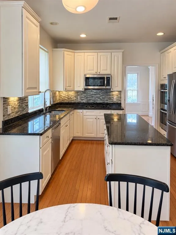 120 White Pine Court U114 Paramus, NJ 07652